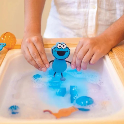 GloPals Rua Sesamo Monstro das Bolachas Boneco + 2 Cubos Luminosos para Água | Farmácia d'Arrábida