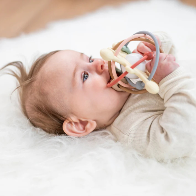 Nattou Galaxy Roca Silicone Cor Pastel | Farmácia d'Arrábida