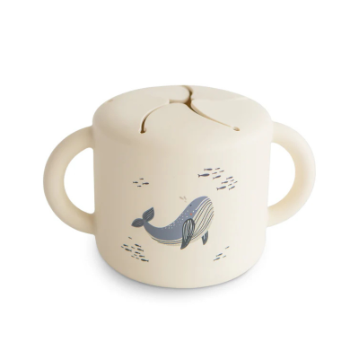 1002303 Mushie Copo Snacks Anti-Derrame Baleias 6+ Meses | Copo com pegas