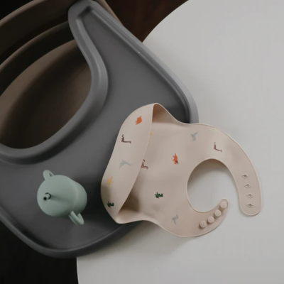 Mushie Babete Silicone Dinosaurs +6Meses | Farmácia d'Arrábida