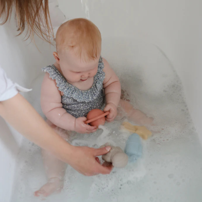 Mushie Brinquedos Banho Espaço 10+ Meses | Farmácia d'Arrábida