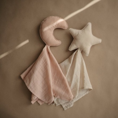 Mushie Doudou Moon Primrose 50x30cm | Farmácia d'Arrábida