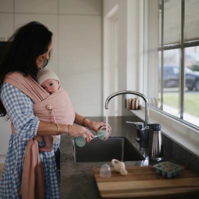 Mushie Escova Dupla para Biberões 2 em 1 Cor Blush | Farmácia d'Arrábida