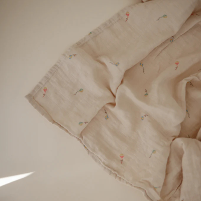 Mushie Fralda Pano Musselina Suave Padrão Kites | Farmácia d'Arrábida