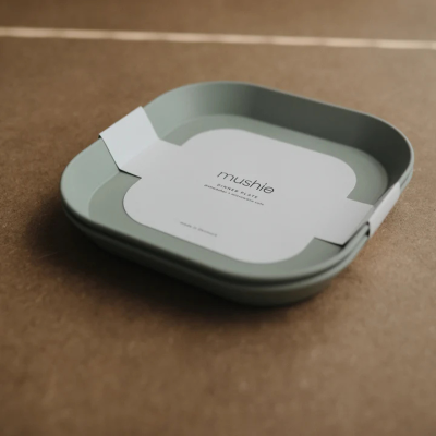 Mushie Pack Pratos Quadrados Sage - 2 Unidades | Farmácia d'Arrábida