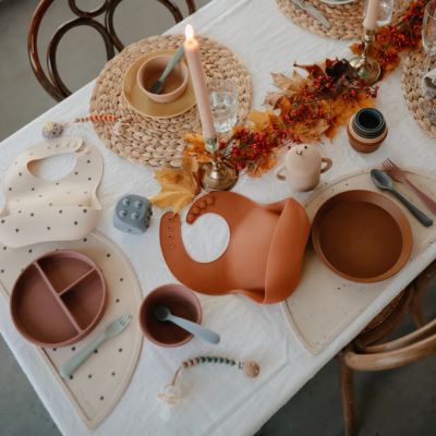 Mushie Taça com Ventosa Woodchuck 6M+ | Farmácia d'Arrábida