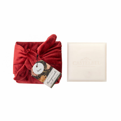 0190577917044 Castelbel Sabonete Romã em Veludo 150g | Presente com Pendente "Love" - Coleção Natal 2025