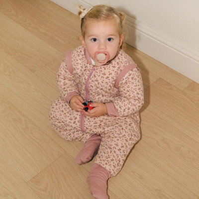 Molis&Co Macacão de Dormir Mangas Misty Rose +1A TOG 2.5 | Farmácia d'Arrábida