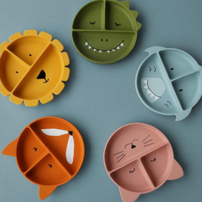 Trixie Prato com Ventosa  Mr. Shark +4 Meses | Farmácia d'Arrábida