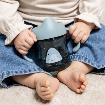 Trixie Copo Aprendizagem com Pegas Mr. Shark 4m+ | Farmácia d'Arrábida