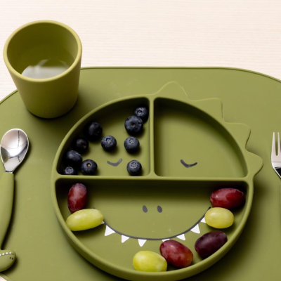 Trixie Prato Divisório com Ventosa Mr. Dino +4 Meses | Farmácia d'Arrábida