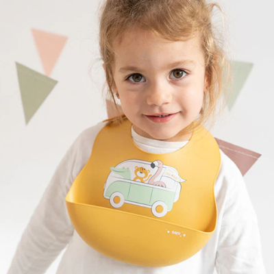 Saro Babete Impermeável Little Explorers Mostarda | Farmácia d'Arrábida