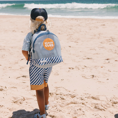 Monnëka Mochila Anti-Areia Stripes Blues & Beyond 30cm | Farmácia d'Arrábida