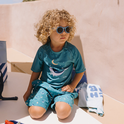 Monnëka Camiseta Proteção Solar Manga Curta Whale Teal 1-2A  | Farmácia d'Arrábida